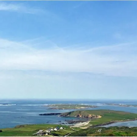 Cloonan House Проживание в семье *